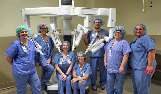 Parkview Noble Hospital team with davinci robot