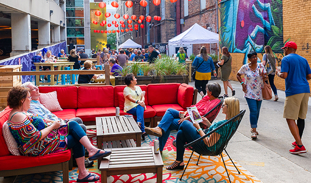 People dining outside in downtown Fort Wayne
